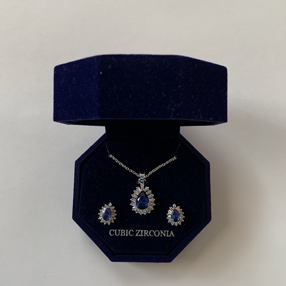 NEW Cubic Zirconia Jewelry Set. - Picture 2 of 4